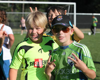 2434 VISC-Seattle Sounders autographs 082310