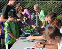 2741 VISC-Seattle Sounders autographs 082310