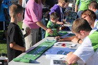 2752 VISC-Seattle Sounders autographs 082310