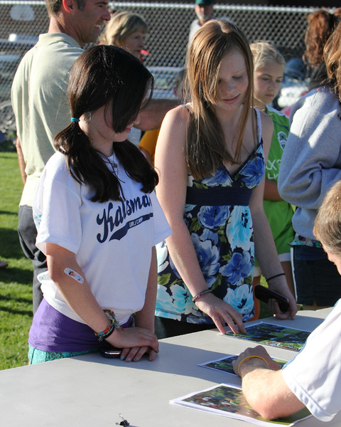3073 VISC-Seattle Sounders autographs 082310